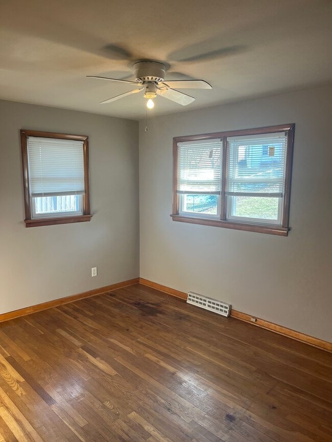 Building Photo - 2006 White St