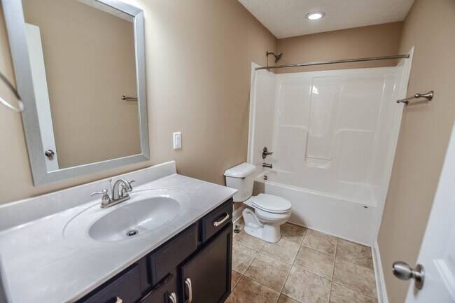 Building Photo - Pet Friendly in Fox Meadow!