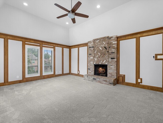 Building Photo - 13 Hickory Shadows Dr