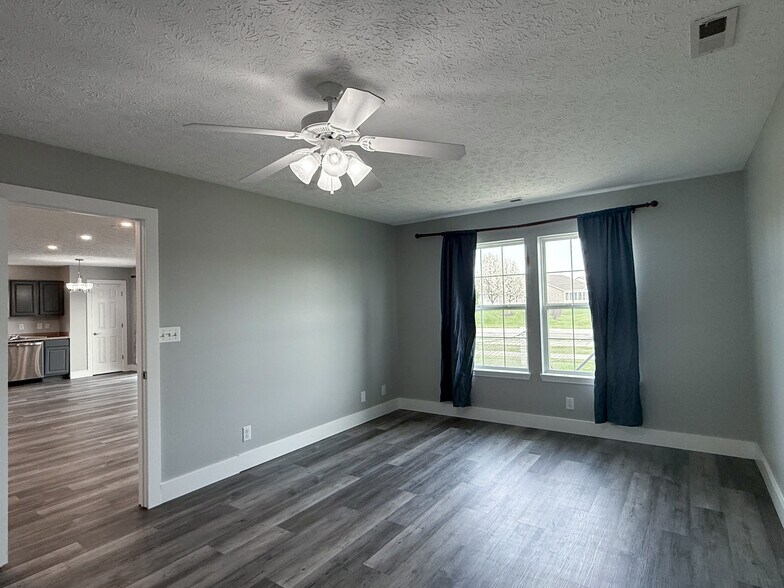 Building Photo - 740 Amos Ct