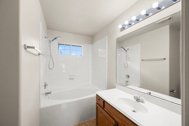 Building Photo - 10506 Linsley Lane