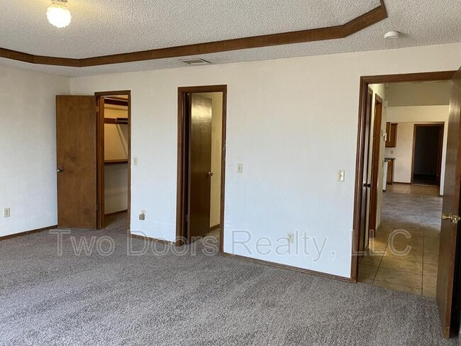 Building Photo - 2820 SE 55th St