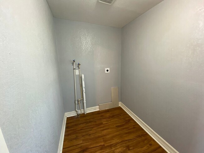 Building Photo - 3114 Avenue M 1/2