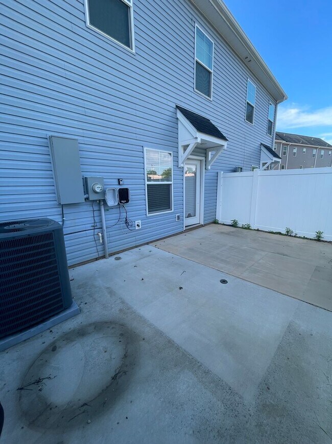 Building Photo - DogwoodVillageTRL108