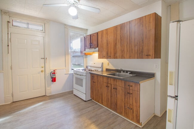 Building Photo - 618 West St