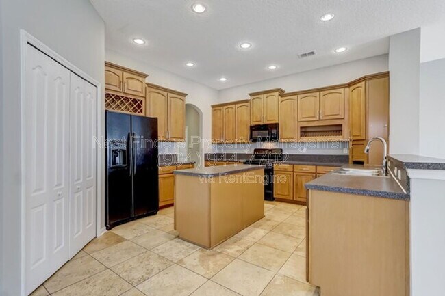 Building Photo - 6132 White Tip Rd