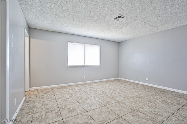 Building Photo - 4652 Troy Pl