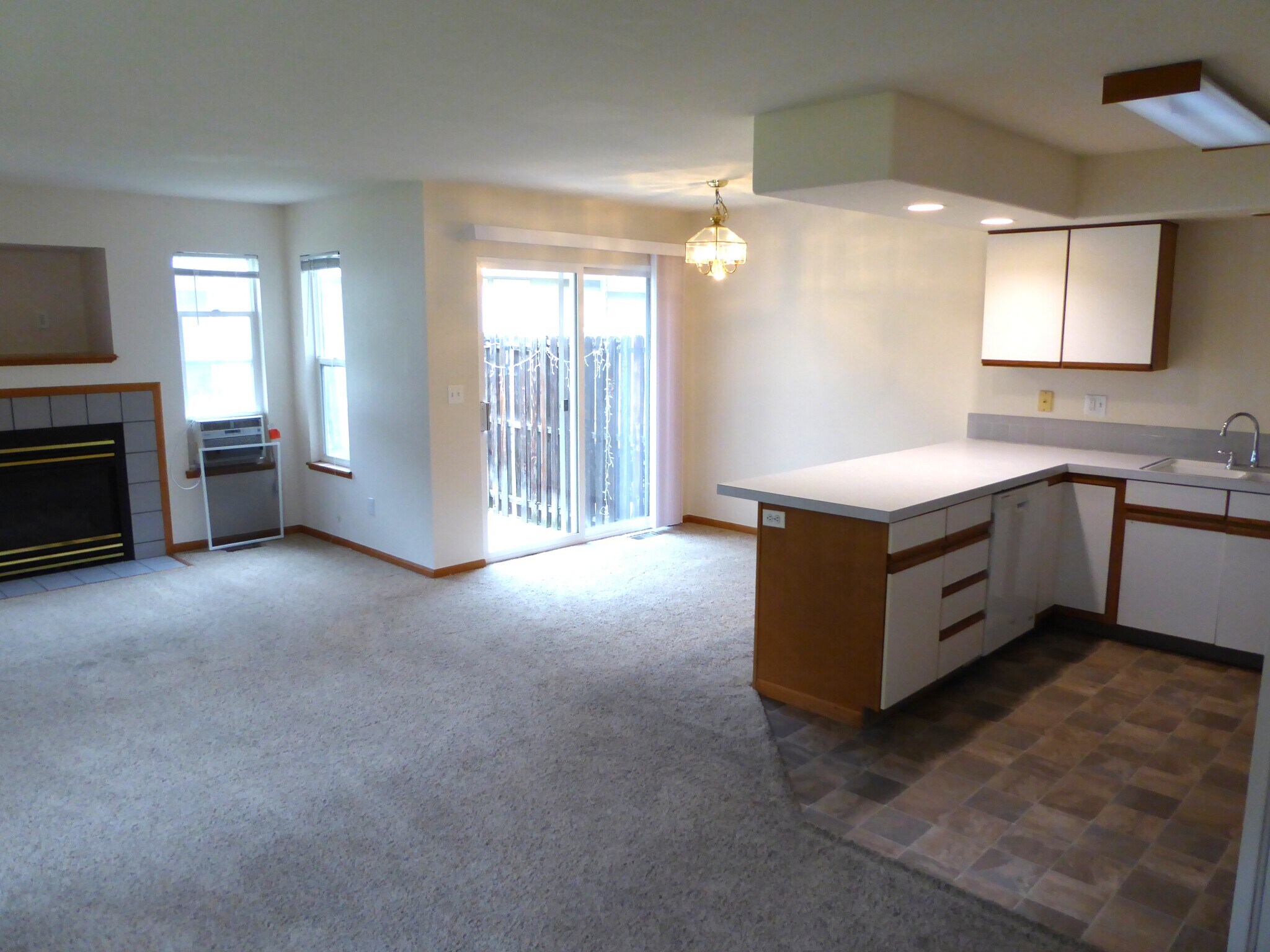 Building Photo - 1637 Westbridge Dr
