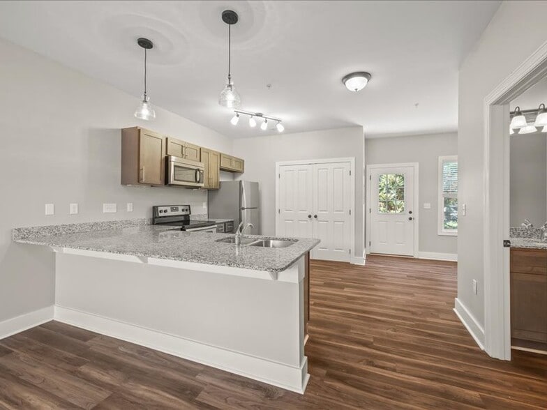 Building Photo - 417 grady way