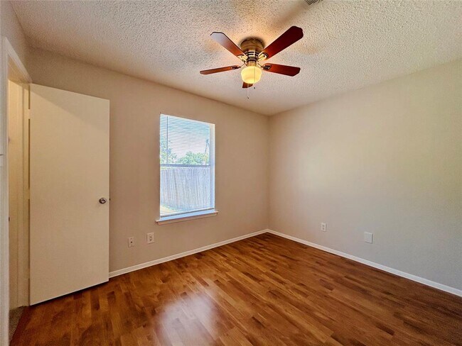 Building Photo - 12211 Dundee Dr