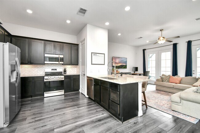 Building Photo - 11012 Mikula Dr