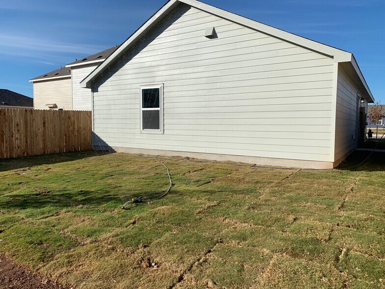 Building Photo - 4114 Mesa Cove