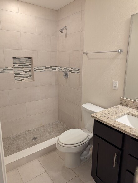 Building Photo - 1714 Cocoanut Rd