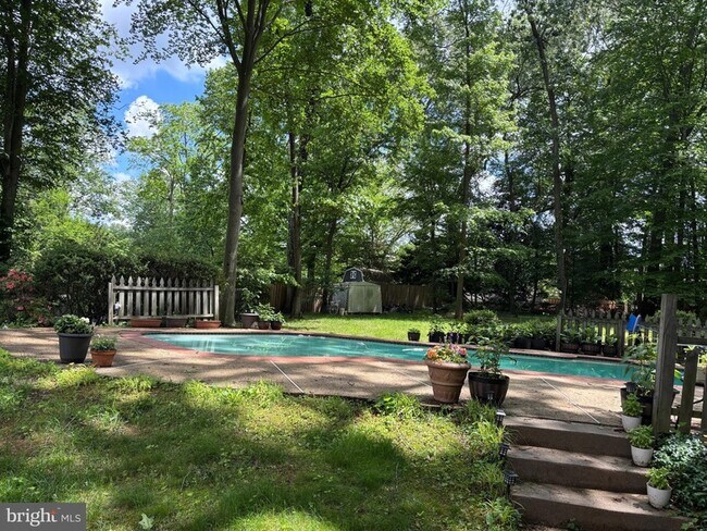 Building Photo - 2529 W Meredith Dr