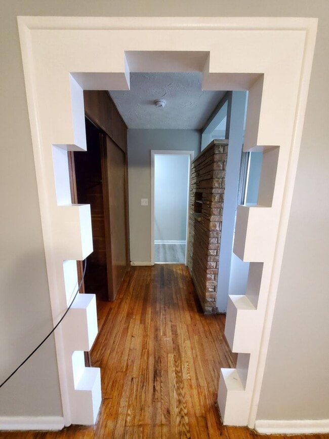 Building Photo - 3 BEDROOM SINGLE FAMILY HOME