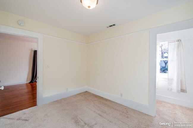 Building Photo - 2400 Bonar St