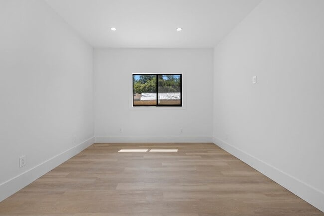 Building Photo - 16245 1/2 Chatsworth Street