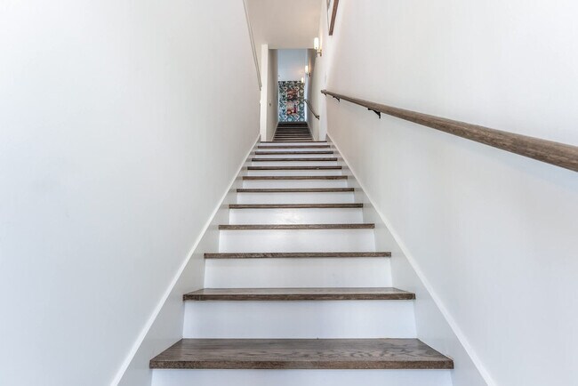 Building Photo - 89 Lucile St