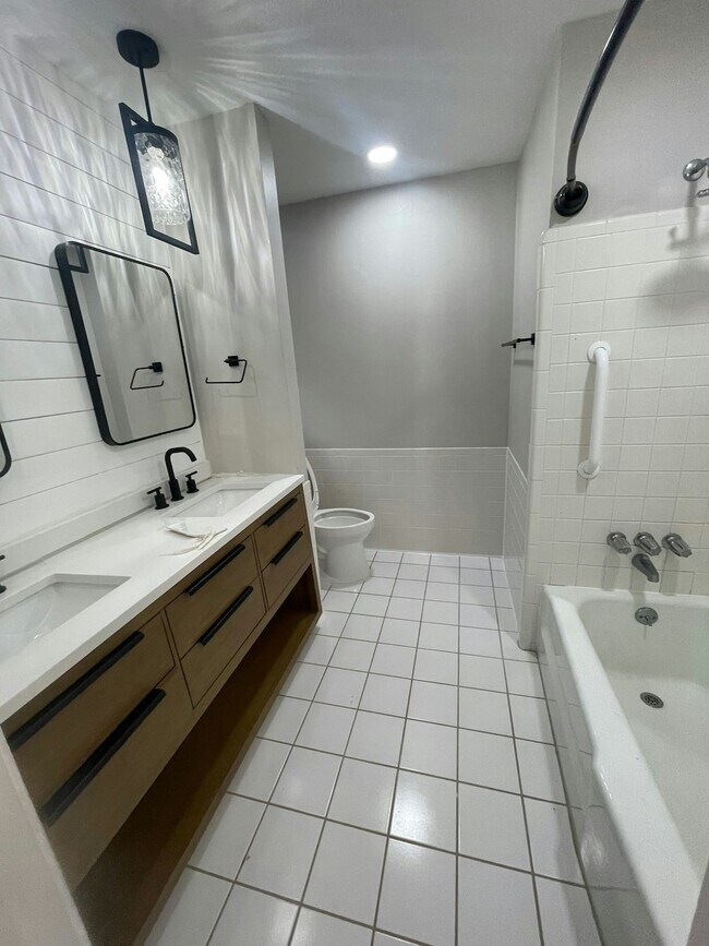 Building Photo - 3321 Elm Creek Dr