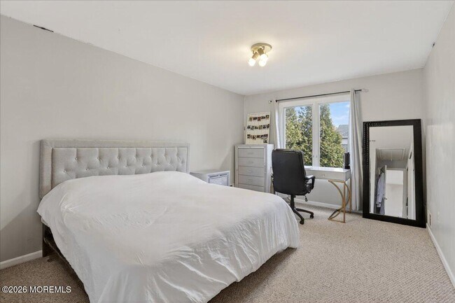 Building Photo - 57 Jamestown Dr