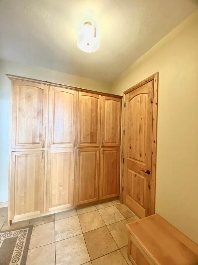 Building Photo - 11521 S Black Forest Dr