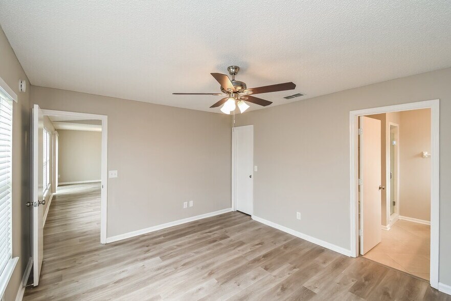 Building Photo - 732 Lake Geneva Dr