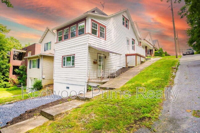 Building Photo - 925 Coleman Ave