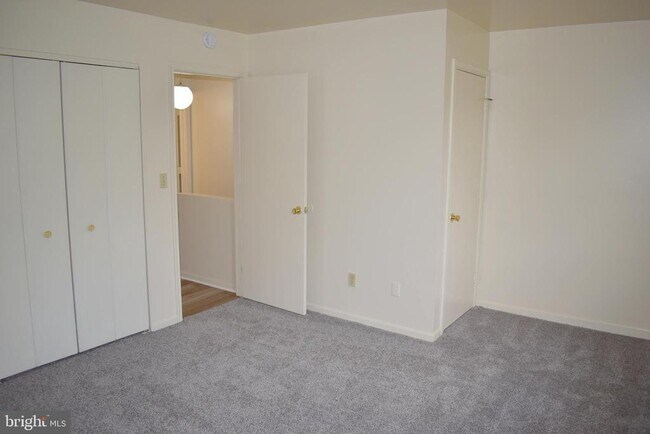 Building Photo - 961 Orchard Dr