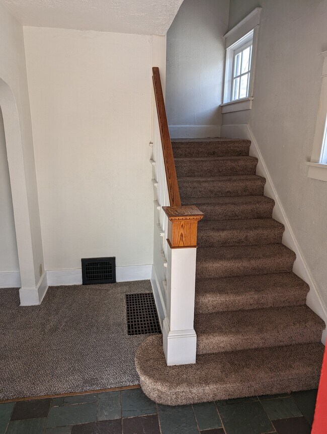 Front entry way from front door - 830 Y St