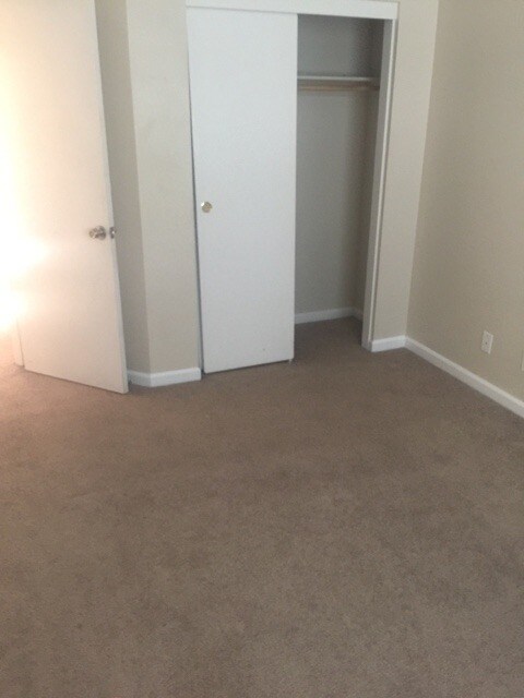 Building Photo - 2366 S Rock Creek Dr