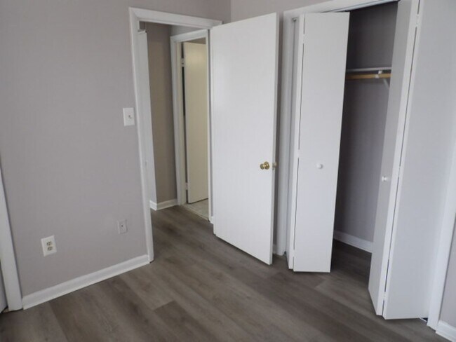 Building Photo - Rarely available and beautifully gut renov...
