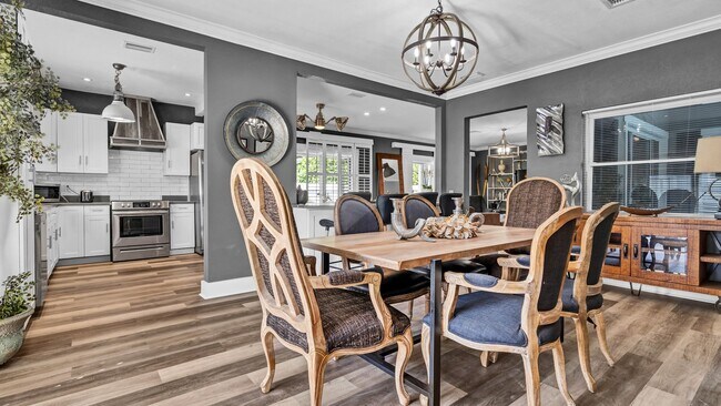 Building Photo - Executive Style Pool Home, 4br/2ba Home Av...