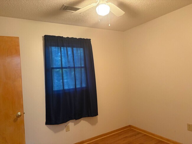 Building Photo - 3 Bedroom 2 Bath Home in Colington $2195/mo