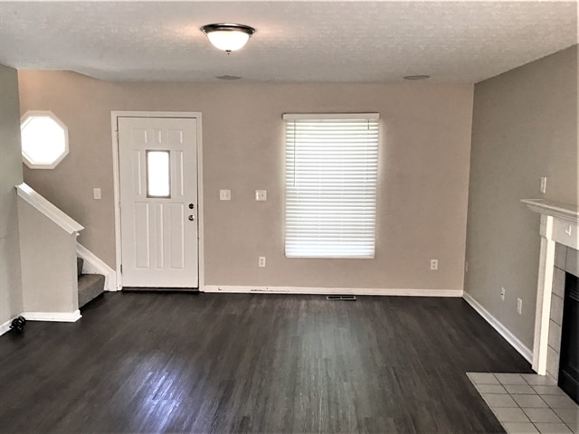 Building Photo - 2678 Fernwood Ave