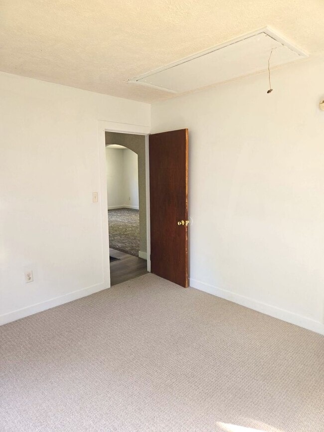 Building Photo - Cozy 2 bed/1 bath single-family home