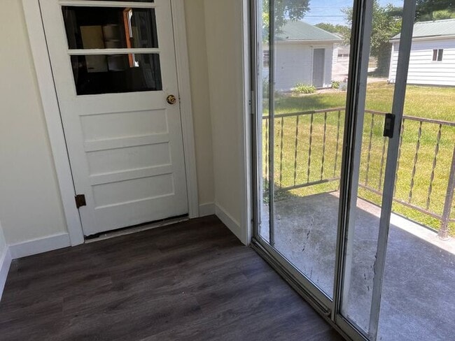 Building Photo - Love Where You Live in this Cozy 2 Bedroom...