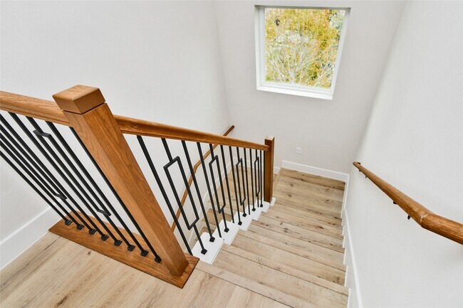 Building Photo - 3233 Tuam St