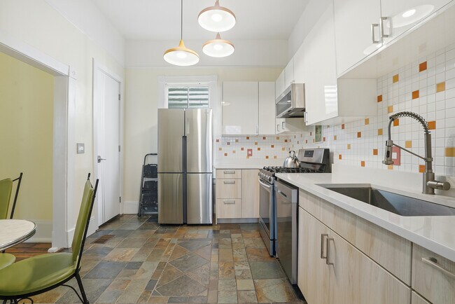 Building Photo - Savannah's Victorian Historic District