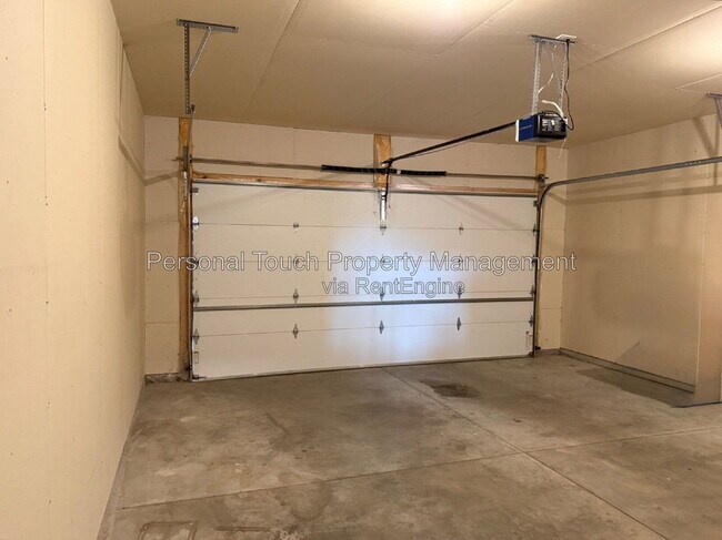 Building Photo - 1067 Barnes Dr W