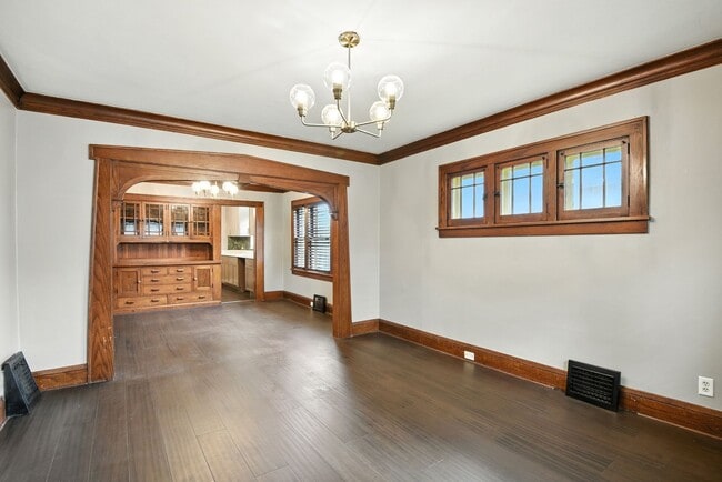 Building Photo - Huge 3 Bedroom Single Family Home in Minne...