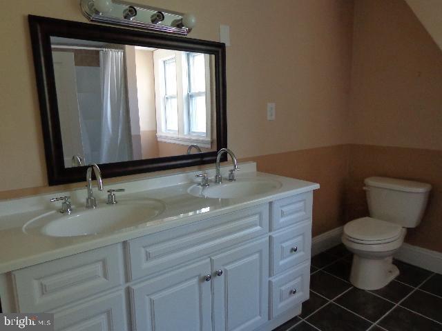 Building Photo - 25 Montrose Ave