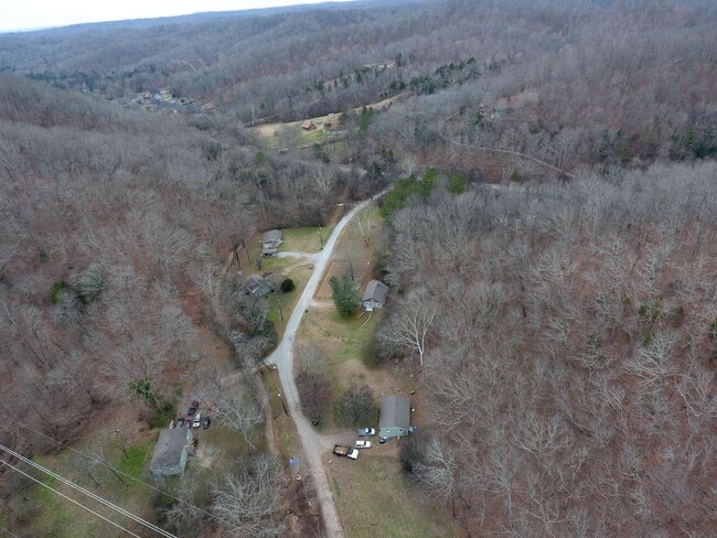 Building Photo - Cute log house in the woods off Charlotte Pike