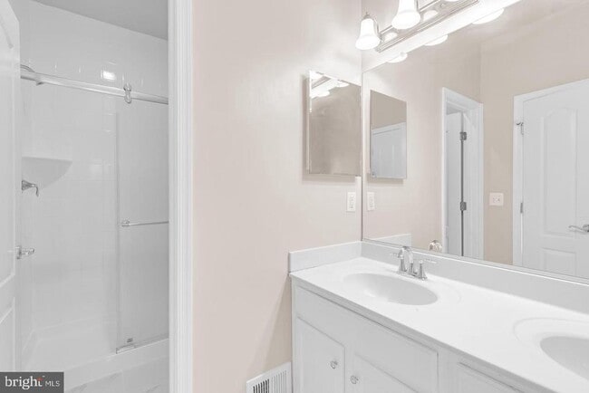 Building Photo - 626 Tailgate Terrace