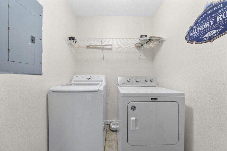 Building Photo - 1412 W Beach Blvd