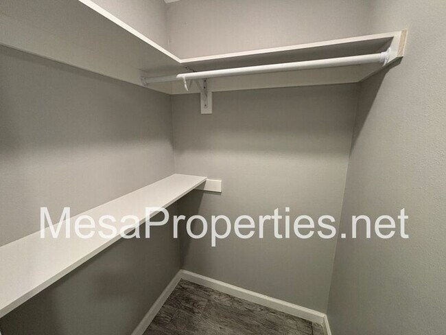 Building Photo - 930 Jadestone Ln