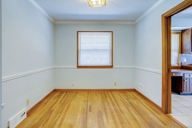 Building Photo - 3 bedroom, 2 bath Ranch -AVAILABLE AUGUST
