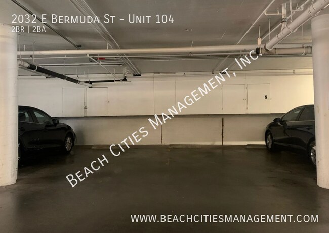 Building Photo - 2032 E Bermuda St