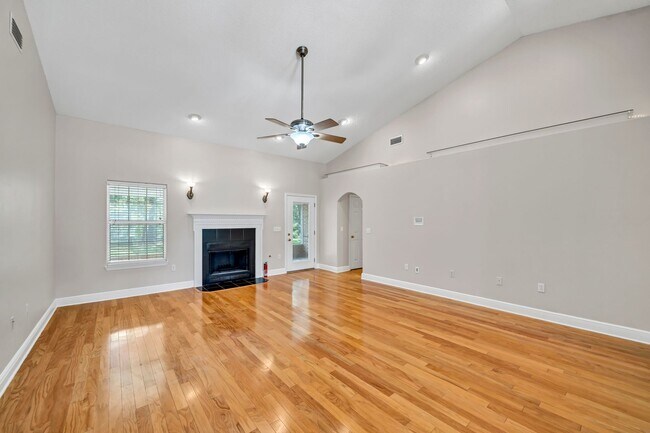 Building Photo - Community Pool & Deeded Access to Santa Ro...