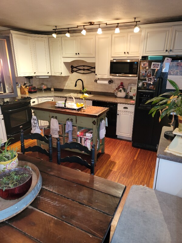 Building Photo - 712 E Fox Den Dr