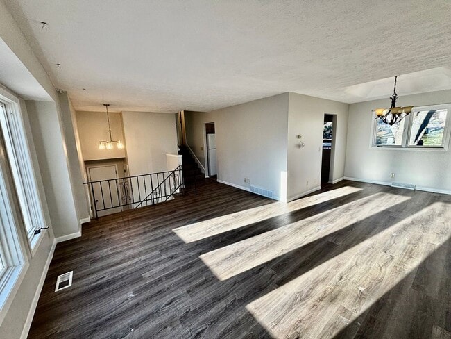 Building Photo - 3324 S 159th St